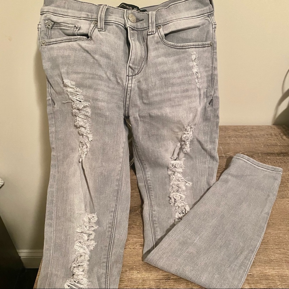 EXPRESS light grey distressed jegging